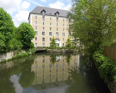 PXL021 La Juine et l'ancien moulin réhabilité en hôtel, Auvers-St-Georges