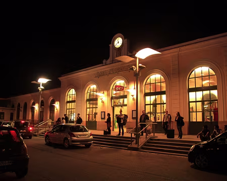 PXL000 En attendant notre car pour Gaillac