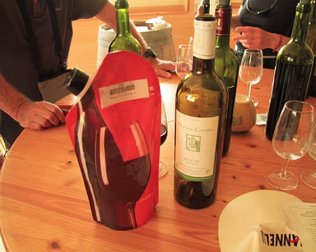 PXL073 à droite la bouteille du caviste, à gauche, celle du randonneur averti.