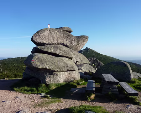 PXL172 9ème étape, le 25 mai, de Szrenica à Lysecinska bouda ; borne frontière perchée