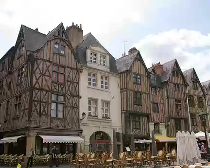 PXL095 La Place Plumereau, ancienne place de marché.