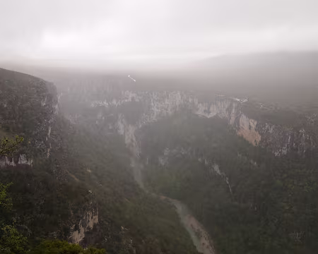 P1012136 Nous jetterons un voile pudique sur un lundi humide