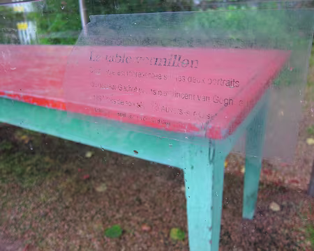 PXL015 La table a retrouvé son vermillon grâce au mécénat de Photoshop