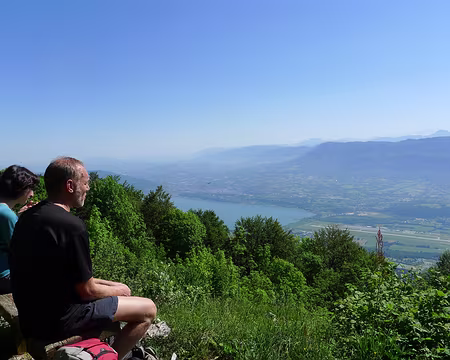 PXL012 40 min plus tard, changement de versant et pause contemplative au dessus de lac du Bourget...