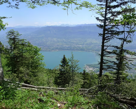 PXL016 ... ne laisse que quelques aperçus sur le lac du Bourget.