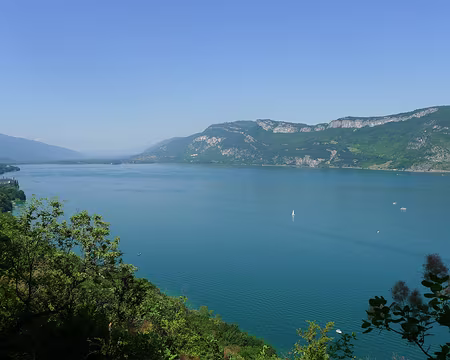 PXL052 Le lac du Bourget et l'abbaye d'Hautecombe, à gauche.