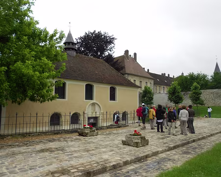 PXL008 Edifice du XVIIè siècle abritant les cryptes mérovingiennes du VIIè siècle, renfermant des sarcophages sculptés des VIIè et VIIIè siècles de la famille...