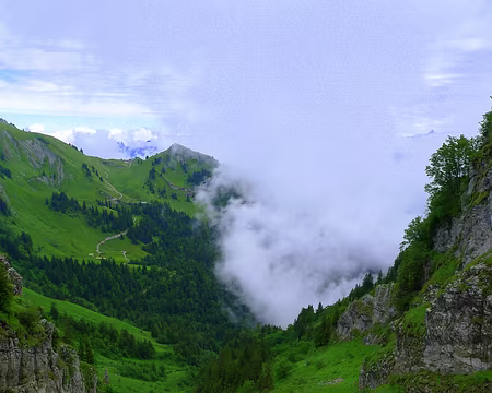 PXL025 On va accélérer là, z'avez vu c'qui nous suit ?