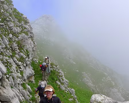 PXL049 Pour digérer, rien de tel qu'un grand jeu dans les rochers ; hum, j'adore !