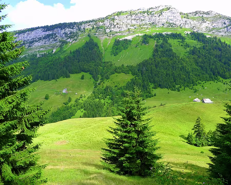 PXL102 La montagne du Charbon ; sur la gauche, les Ailes du Nant