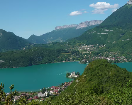 PXL136 Au premier plan, le Mont Gerbet ; on a bien fait de ne pas manger là !