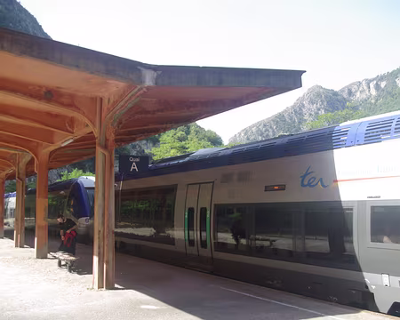 Sur le quai de la gare de Fontan Saorge Sur le quai de la gare de Fontan Saorge
