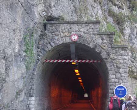 Danger, tunnel ! Danger, tunnel !