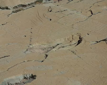 Les trous font partie de l'œuvre d'art. Si si ! Les trous font partie de l'œuvre d'art. Si si !