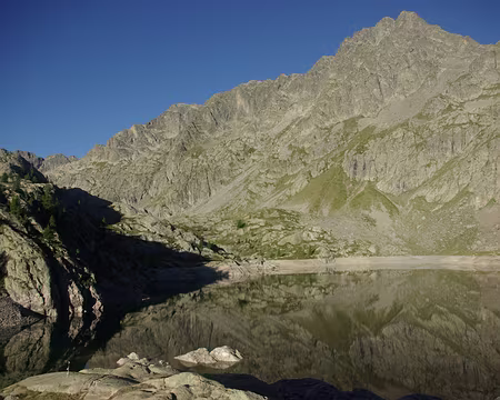 Le lac Vert au petit matin Le lac Vert au petit matin