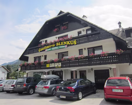 PXL137 Notre hôtel à Kranjska Gora, fin de la rando CAF.