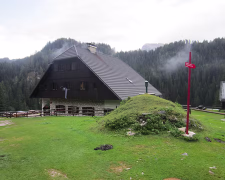 PXL172 Koca na planini pri jezeru