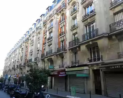 PXL000 Rue Eugène Jumin dans le 19è arrondissement, rue percée en 1911 et tous les immeubles ont été construits à la même date