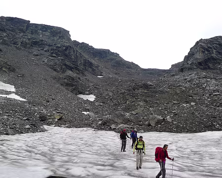 PXL026 Sur les névés, en contrebas du col Sulé.
