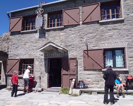 PXL049 Dernière étape avant la montée finale à Rochemelon : le refuge Ca d'Asti.