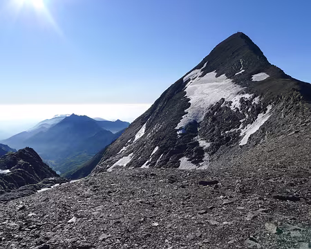 PXL080 Dans les pentes de la crête nord-ouest de Rochemelon. Dernière vue sur le lac de Malciaussa.