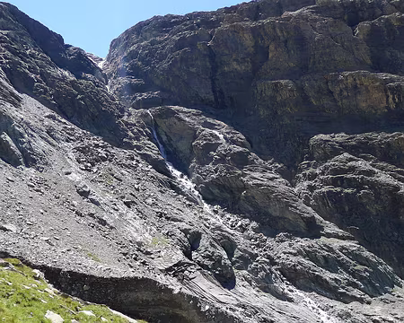 PXL092 Descente dans la vallée du Ribon.