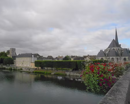 PXL006 Nemours, château du XIIIè s. et l'église