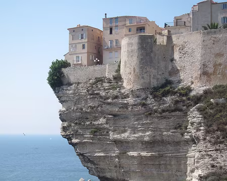 PXL075 Bonifacio sur ses falaises