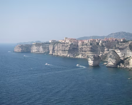 PXL079 Bonifacio sur ses falaises