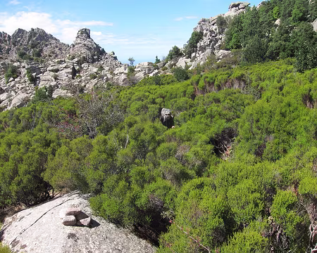 PXL135 Variation sur le thème 'cairn et randonneuse'