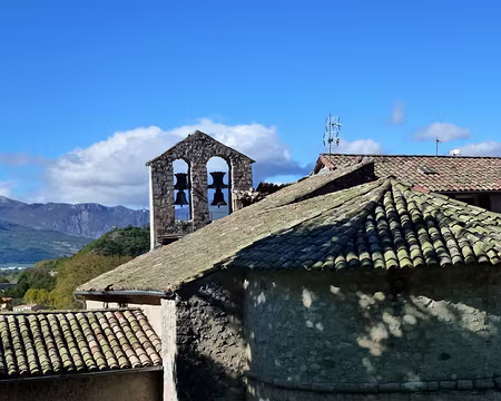 PXL005 Nous voici partis pour notre randonnée qui sera, d'un bout à l'autre, régulièrement ponctuée de chapelles et d'oratoires.