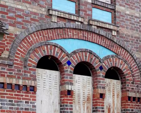 PXL034 Ancienne briqueterie XIX éme, ornée de faïences (Cessoy en Montois)