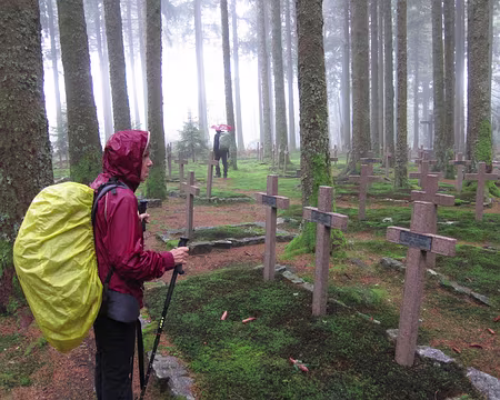 PXL048 La pluie arrose la nécropole nationale…