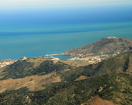 PXL008 De gauche à droite ; Port-Vendres (ville), Fort St Elme, Port-Vendres (port) et Fort Béar.