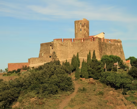 PXL038 Fort St Elme. L’empereur Charles Quint décida de la construction d’un ouvrage défensif autour de la tour d’origine. Bien avant Vauban, les architectes bâtirent...