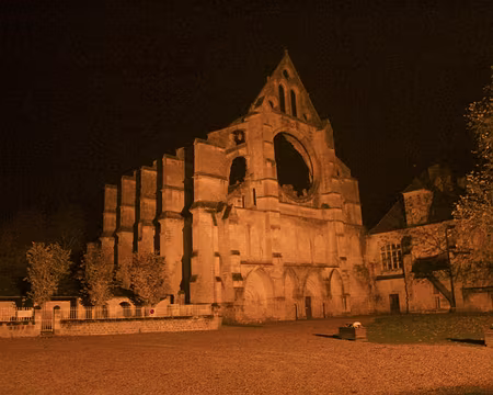 PXL034 Façade imposante, 40 m de hauteur. Abbaye détruite à la révolution et endommagée par la suite pendant la guerre 14-18.