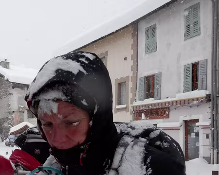 PXL015 Marie-Hélène a de la neige jusqu'aux cils...
