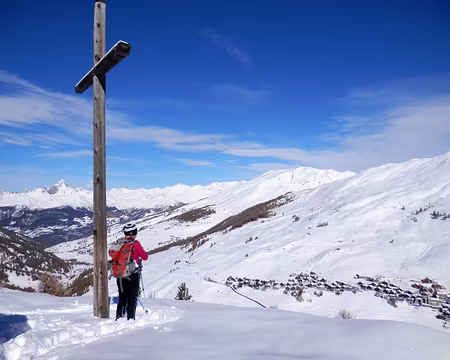 PXL082 A la crête de Curlet, vue plongeante sur St Véran. (à gauche, le pic de Rochebrune)