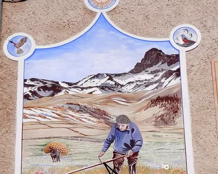 PXL088 Cadran solaire, avec la pointe de Toillies. (St Véran)