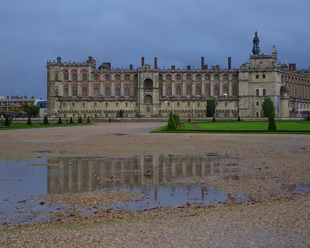 PXL011 Retour au château après la pluie.