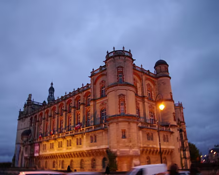 PXL012z1298 La nuit tombe sur le château. Merci à Robert.