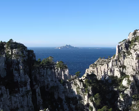 PXL024 Au-dessus du vallon d'En-Vau vers l'Île de Riou
