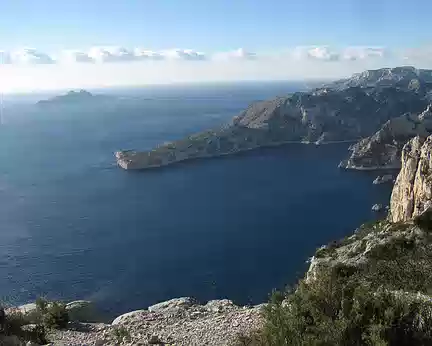 PXL034 La beauté de l'Île Riou et du Cap Morgiou sous le soleil devient presque banale