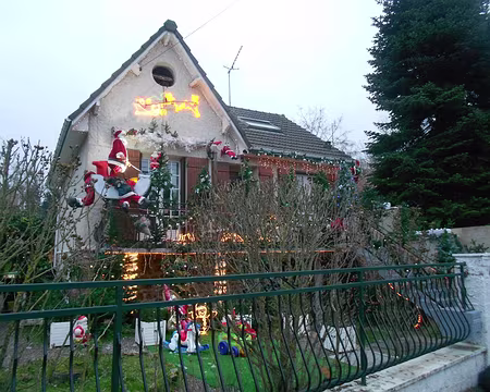PXL017 C'est bientôt Noël. Merci à Dominique pour ce tour des châteaux en Essonne.