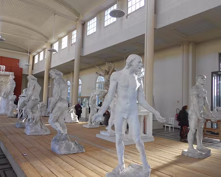 PXL025 ...présentant de nombreux plâtres...