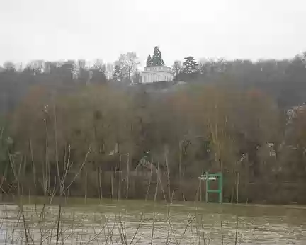 PXL004 Ancien Pavillon des Eaux sous Louis XIV, cette demeure fut habitée par la favorite de Louis XV, la Comtesse du Barry, de 1769 à 1795.