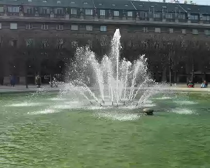 PXL063 Fontaine du jardin du Palais Royal