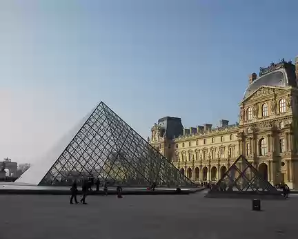 PXL067 Pyramide du Louvre