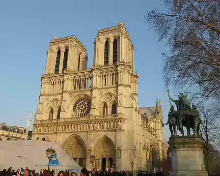 PXL073 Notre-Dame, les neuf nouvelles cloches, pour fêter ses 850 ans, sonneront le samedi 23 mars 2013 à 17 heures..