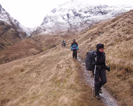 PXL144 Nous descendons Gleann Choinneachain…